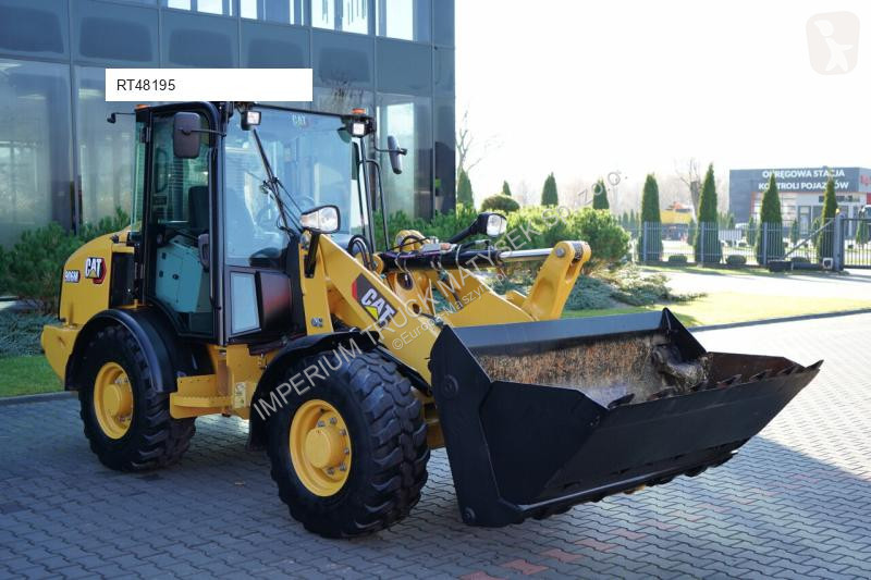Nakladač Caterpillar 906M