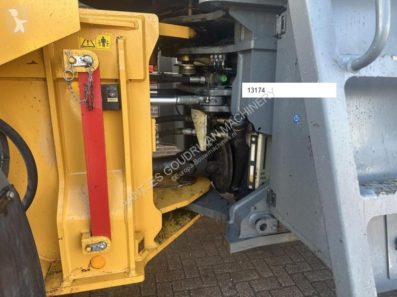 Nakladač Liebherr 566 XPower