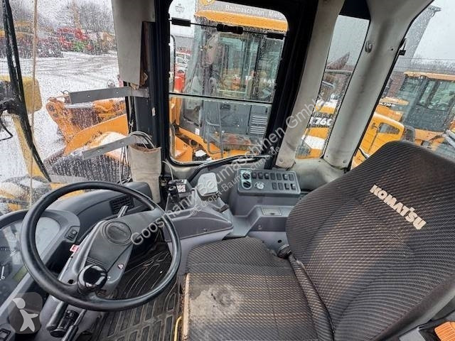 مُحمّلة Komatsu 4705