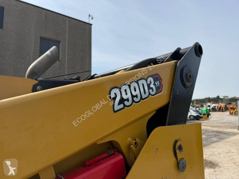 Nakladač Caterpillar 3 XE