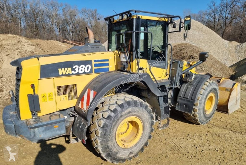 مُحمّلة Komatsu 3808