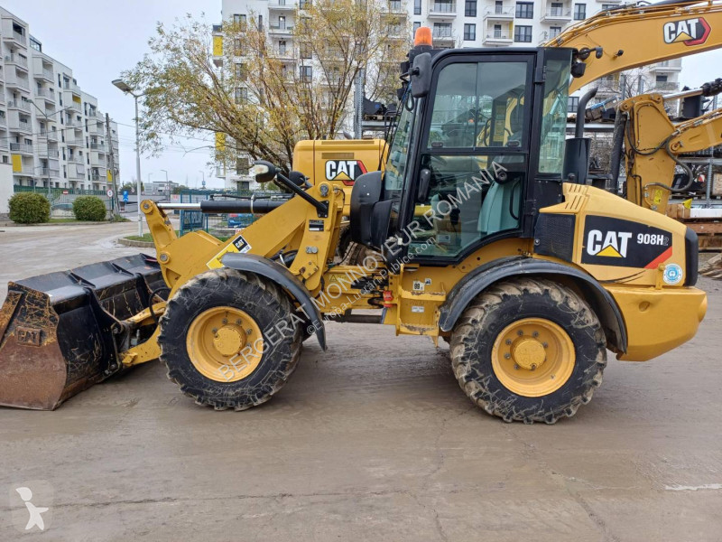 Nakladač Caterpillar 908H2