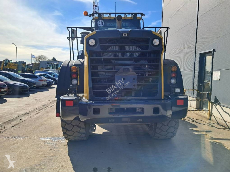 Nakladač Komatsu 8E0