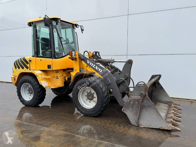 Nakladač Volvo B - Bucket + Forks / Quick Coupler