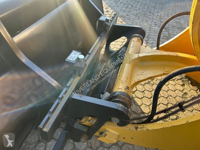 Nakladač Caterpillar only 625 hours, ac, 40 km/h