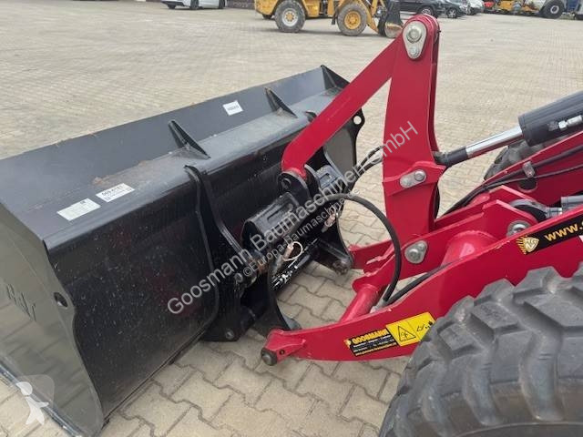 Nakladač Yanmar V80-5