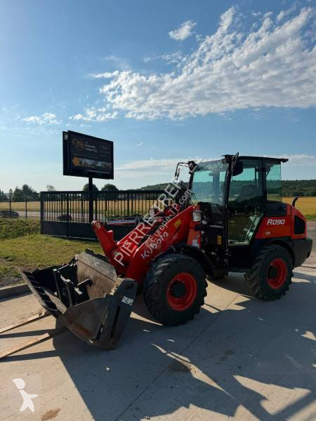 Nakladač Kubota R090