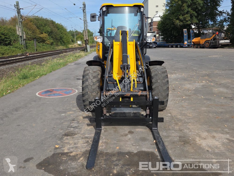 Товарач JCB 409