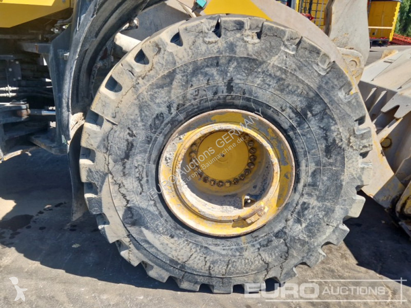 Nakladač Komatsu 8EO