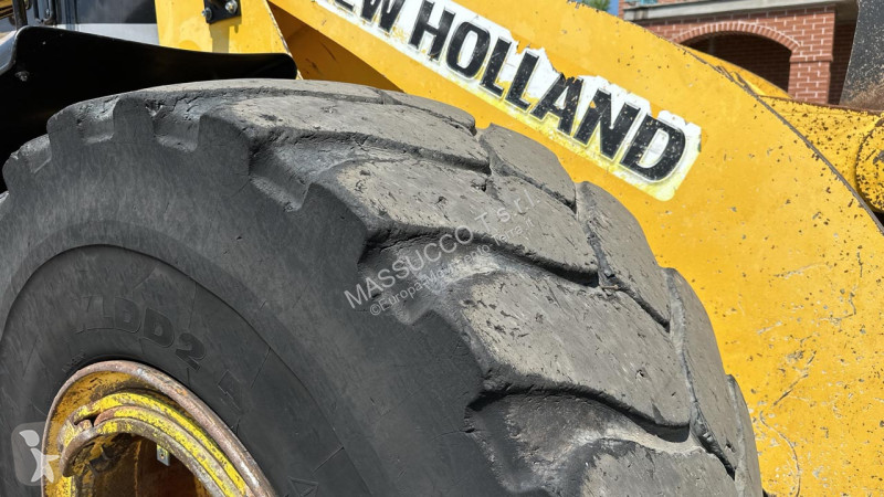 Фронтальный погрузчик New Holland