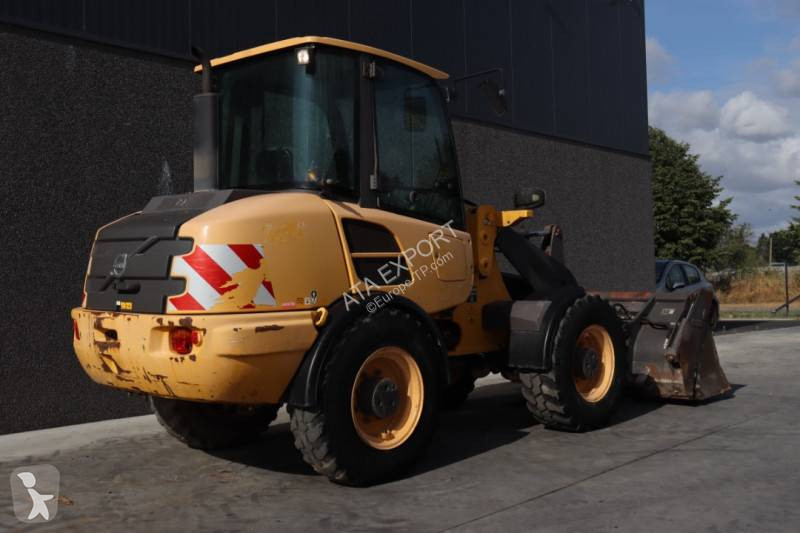 Nakladač Volvo L 28 F
