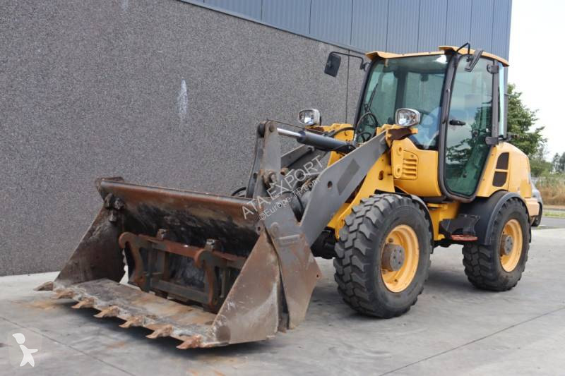Nakladač Volvo L28F
