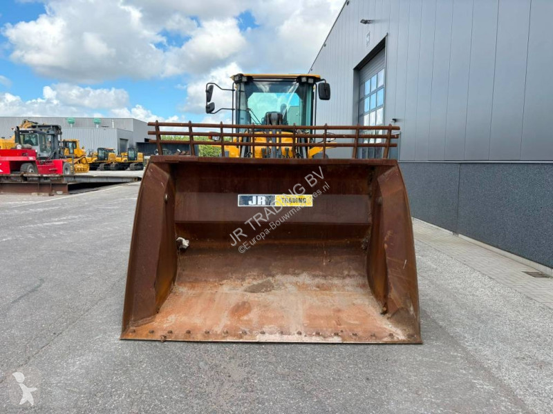 مُحمّلة Volvo (High tip bucket)