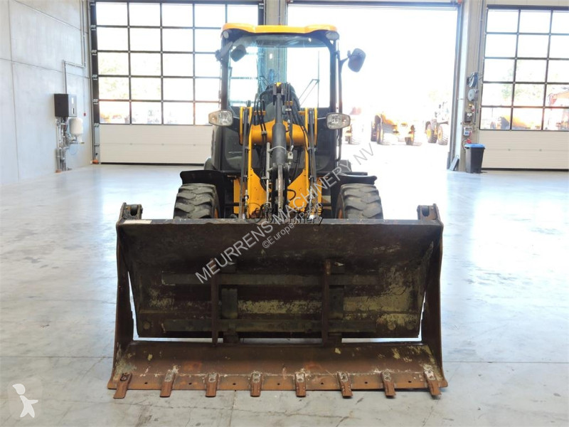 مُحمّلة JCB 406 + Fork