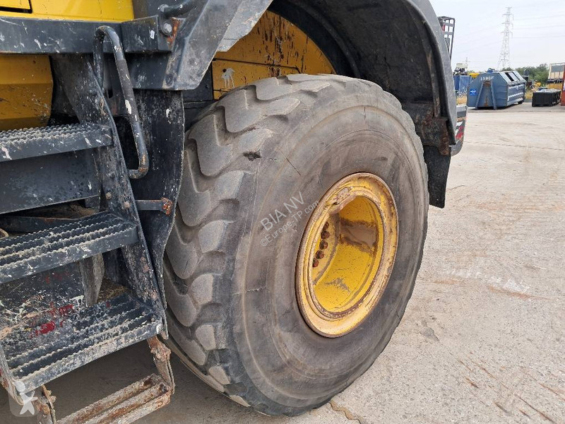 مُحمّلة Komatsu 8