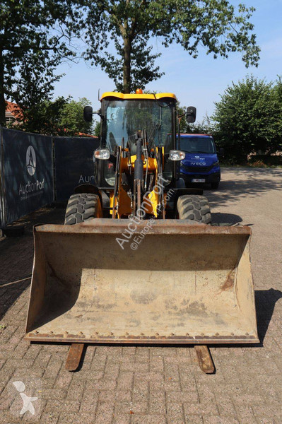 Nakladač JCB T4