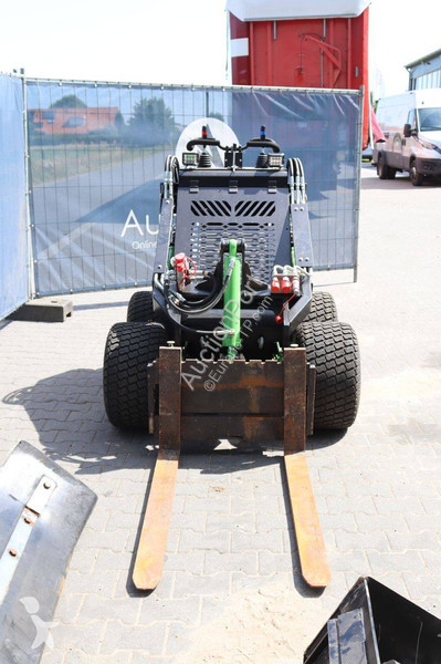 Nakladač  SK650W
