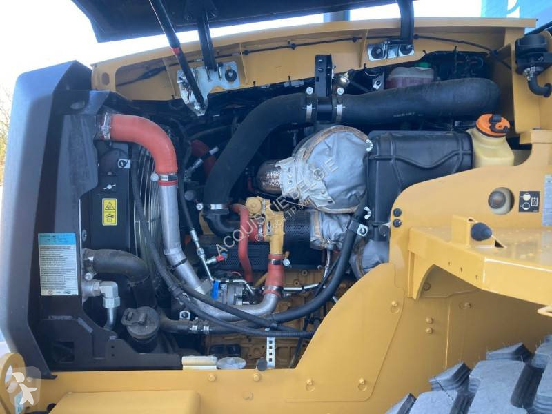Nakladač Caterpillar 910