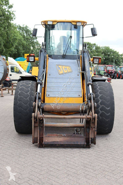 Nakladač JCB