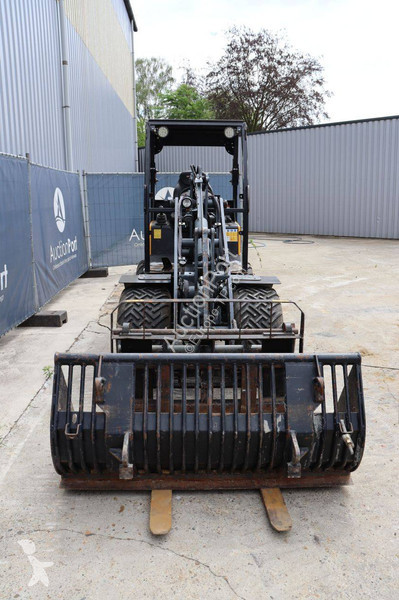 Chargeuse Giant V452T