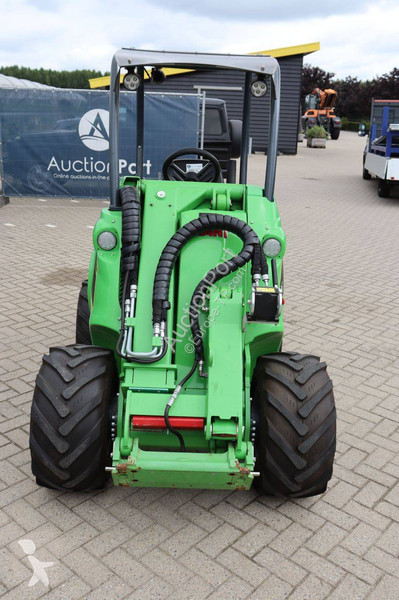 Pala cargadora Avant tecno ME527