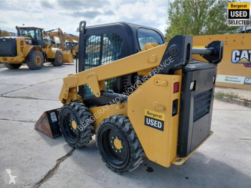 Товарач Caterpillar 232D3