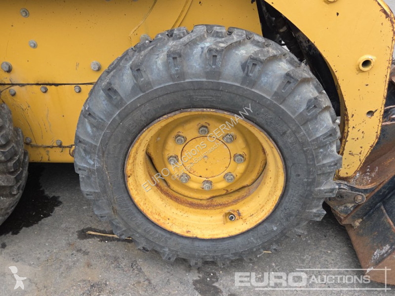 Товарач Caterpillar 216