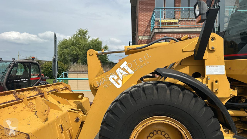 Навантажувач Caterpillar