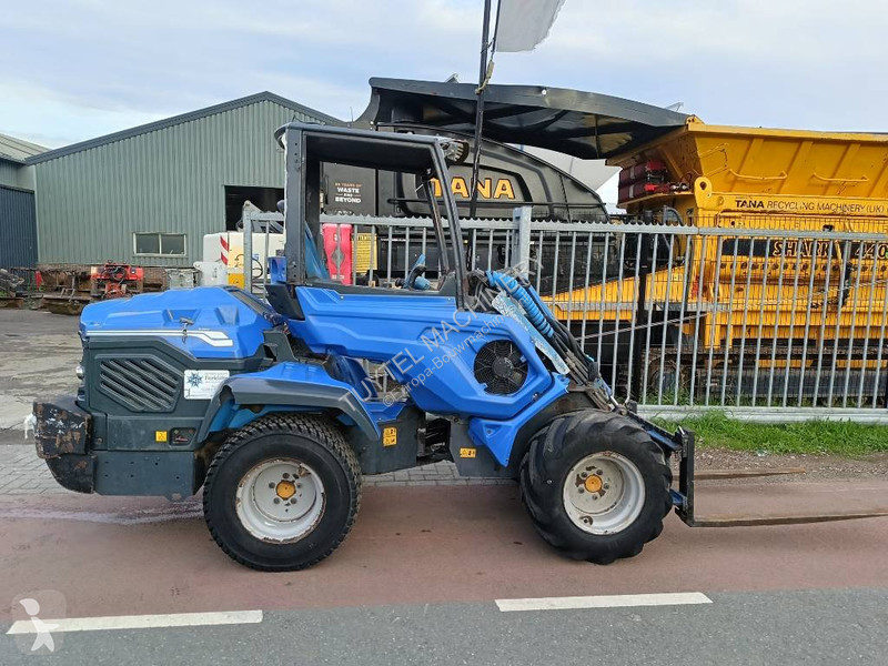 Chargeuse MultiOne 10.8DT minishovel 2140 kg...