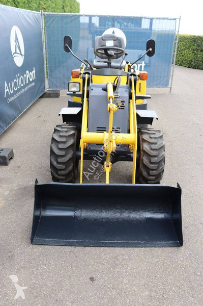 Lastare Komatsu W10-6