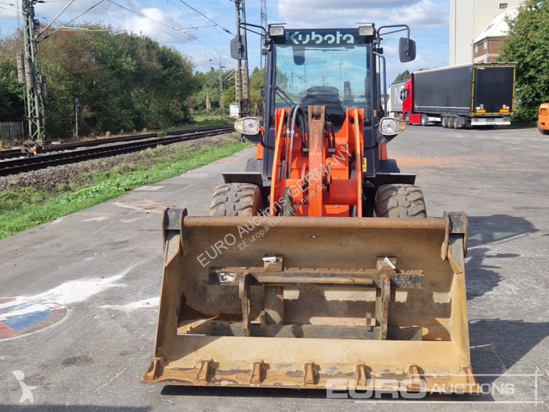 Lastare Kubota R085