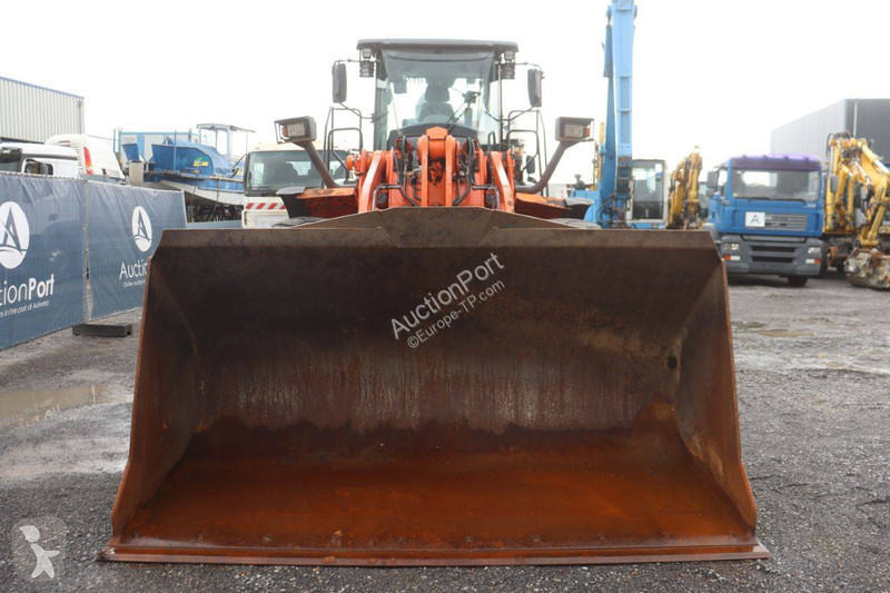 Chargeuse Hitachi 6