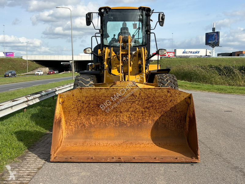 Chargeuse Caterpillar M