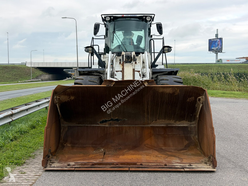 Chargeuse Caterpillar M