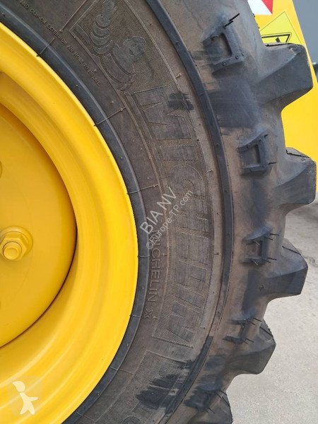 مُحمّلة Komatsu WA80M-8E0