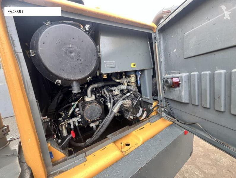 Shovel Liebherr NEW TIRES