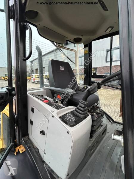 Shovel Caterpillar 907 M