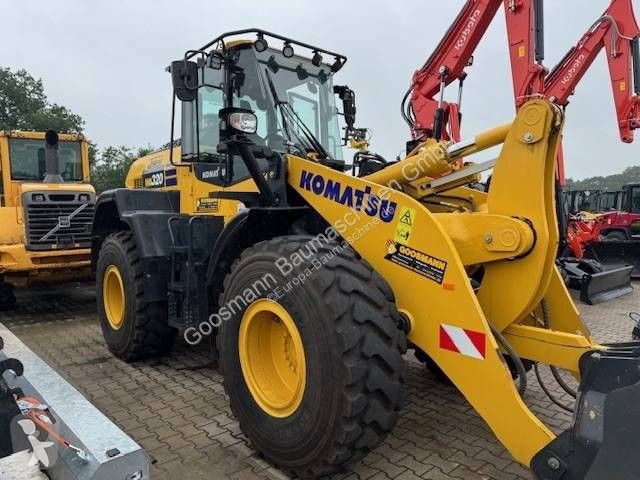 مُحمّلة Komatsu WA 320-8