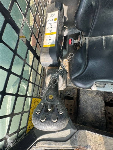Shovel Bobcat 570