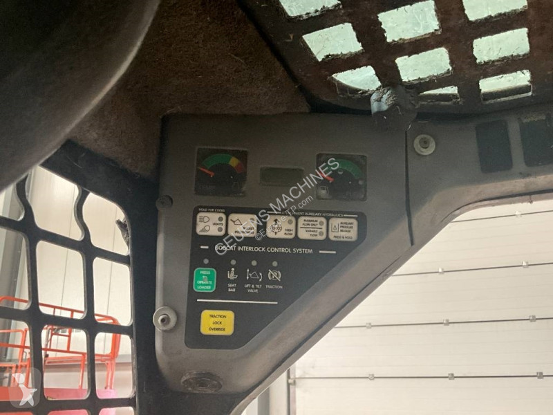 Shovel Bobcat