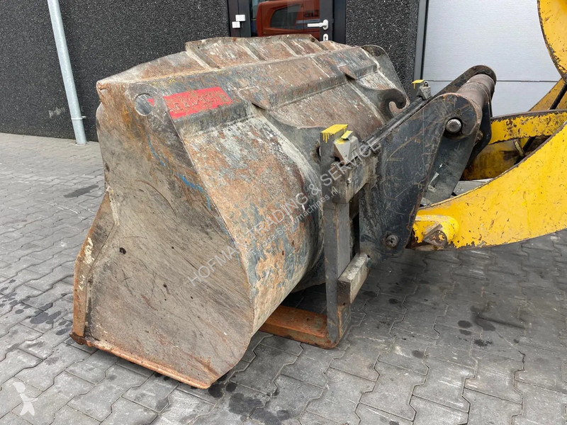 Shovel Komatsu WA100
