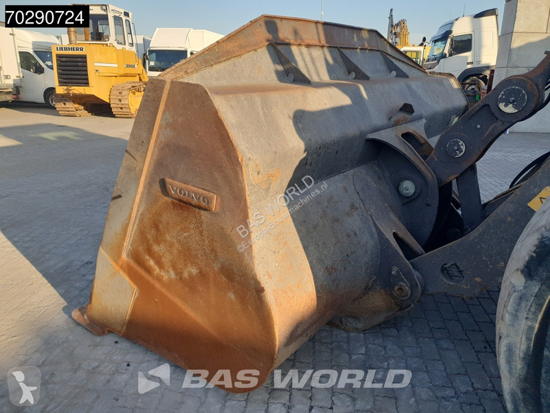 Nakladač Volvo L180 CDC