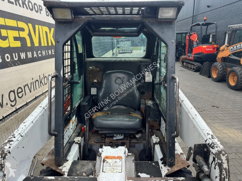Shovel Bobcat 553