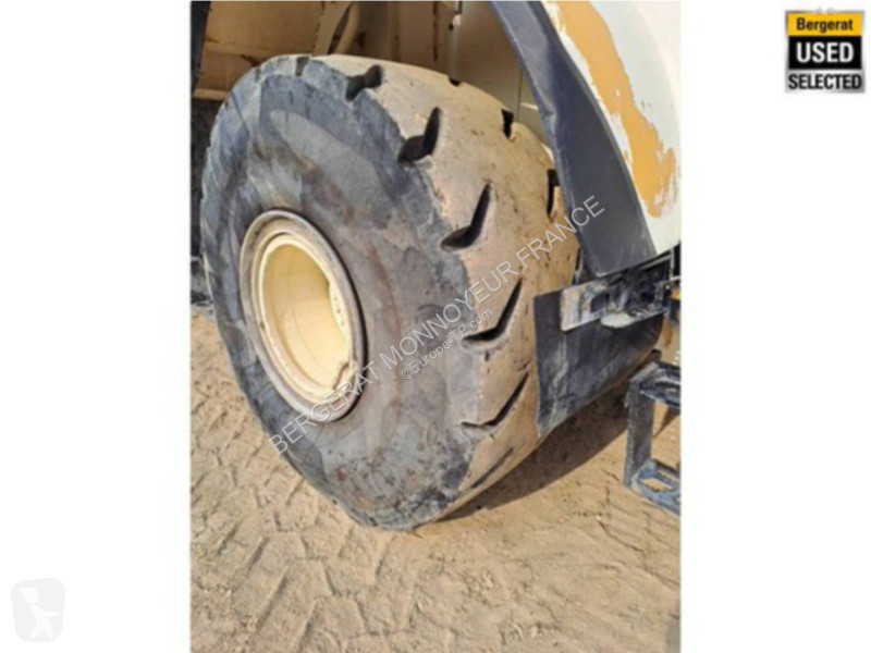 Nakladač Caterpillar 972M XE