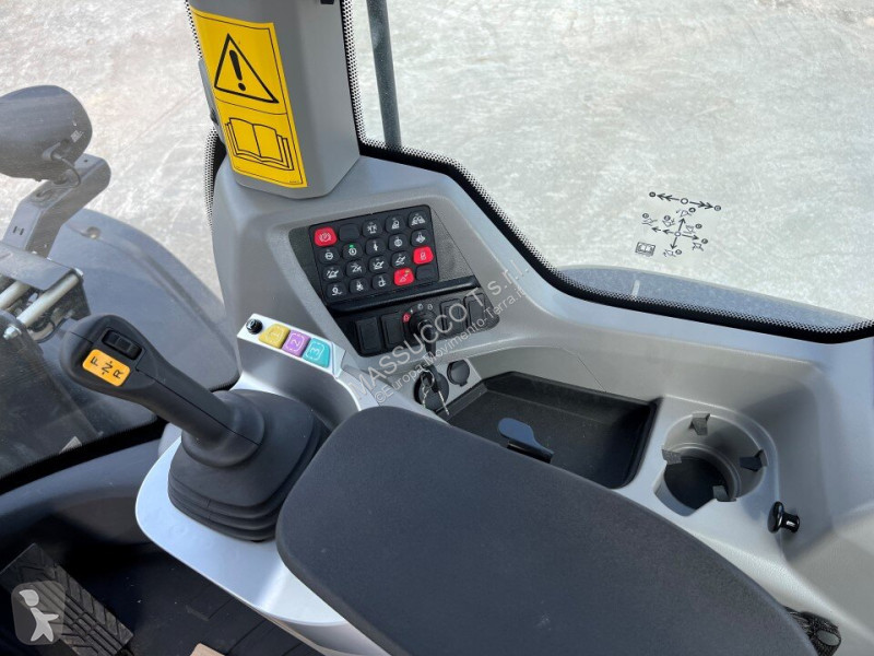 Фронтальный погрузчик New Holland D
