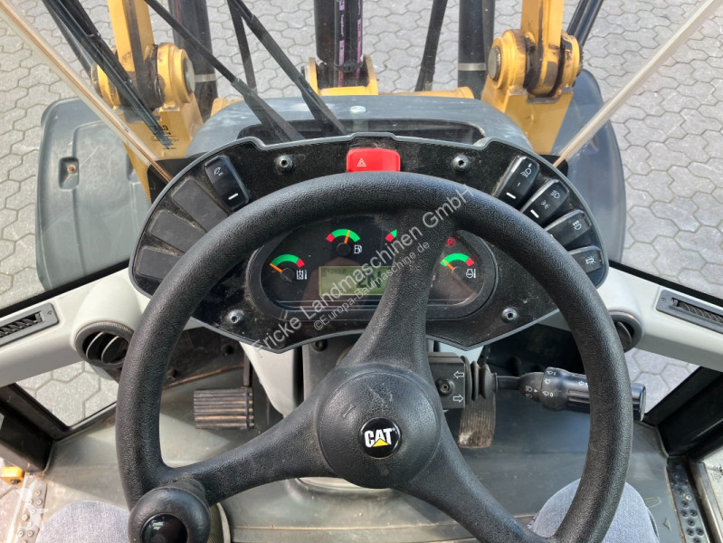 Nakladač Caterpillar  907
