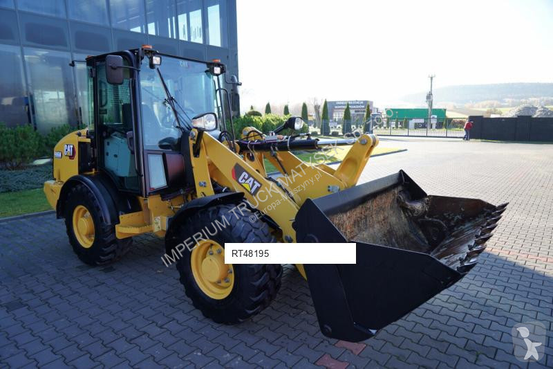 Nakladač Caterpillar 906M