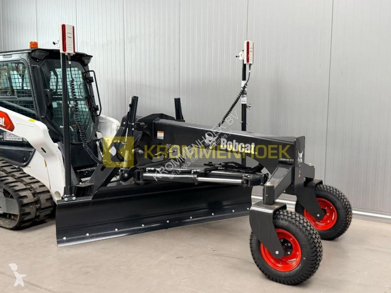 مُحمّلة Bobcat T 76 + Laser Grader 244 cm