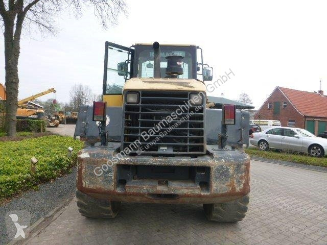 مُحمّلة Komatsu 3205