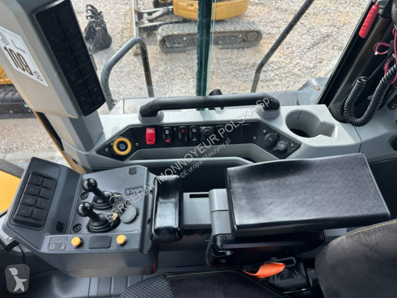 Nakladač Caterpillar 980